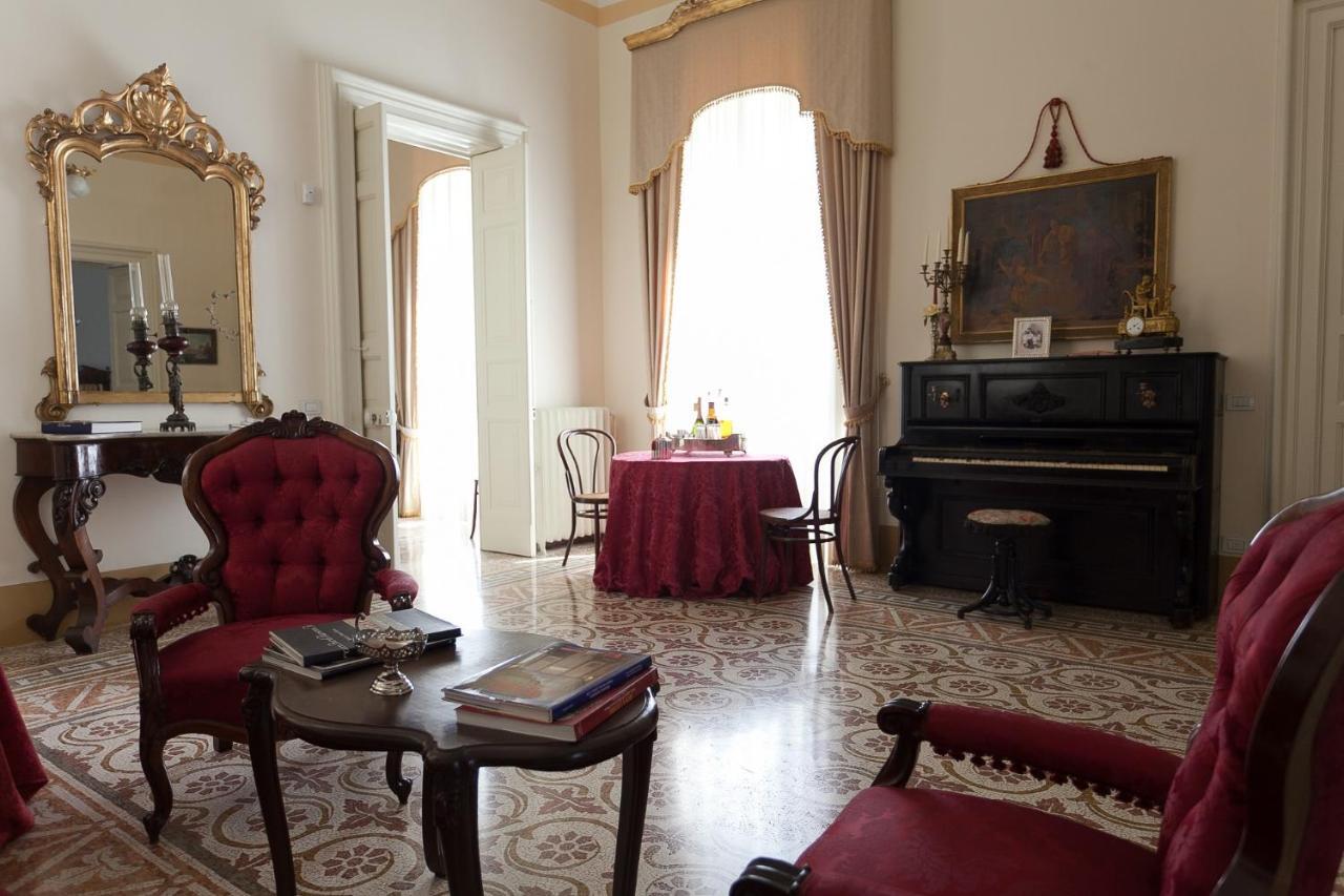Palazzo Pio Apartment Lecce Bagian luar foto